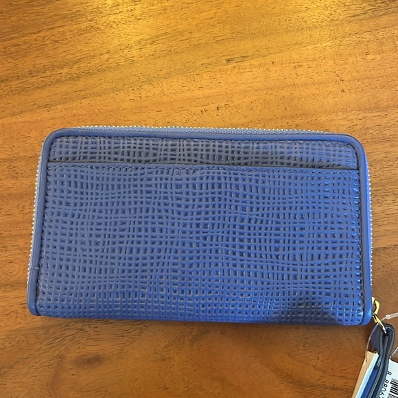 Coach NWT Textured Porcelain Blue Wristlet - Picture 4 of 5
